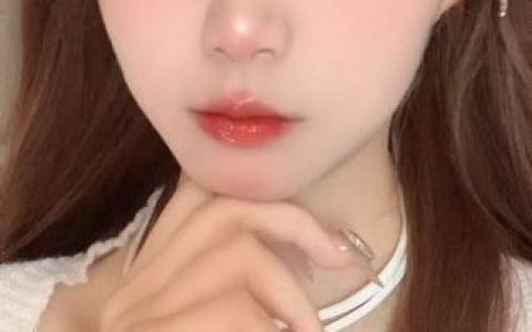 虎牙小狮子一字马舞蹈展示,每个动作都充满挑战和美感