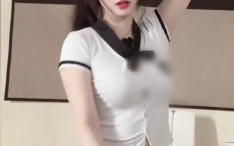 超蓝布罗莉自律版图片，她的个人风格如何在图片中传递